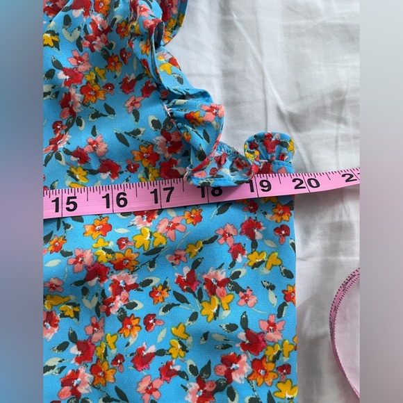 Loft Womans Blue Floral Flutter Sleeveless Top Size Medium Bar Back Blouse - Picture 5 of 7